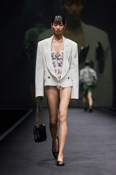 Look 22